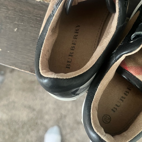 Burberry Kids Black and Beige Sneakers - Picture 6 of 6